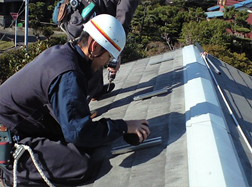 切り粉を吹き飛ばす