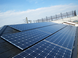 太陽光発電の施工例（スレートのアンカー架台）